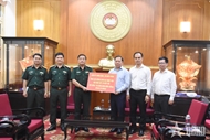 គណៈកម្មាធិការបក្សយោធាមជ្ឈិម ក្រសួងការពារប្រទេសវៀតណាម ជូនថវិកាចំនួន ១០ ពាន់លានដុង ដើម្បីជួយប្រជាជនរងគ្រោះដោយព្យុះ និងទឹកជំនន់
